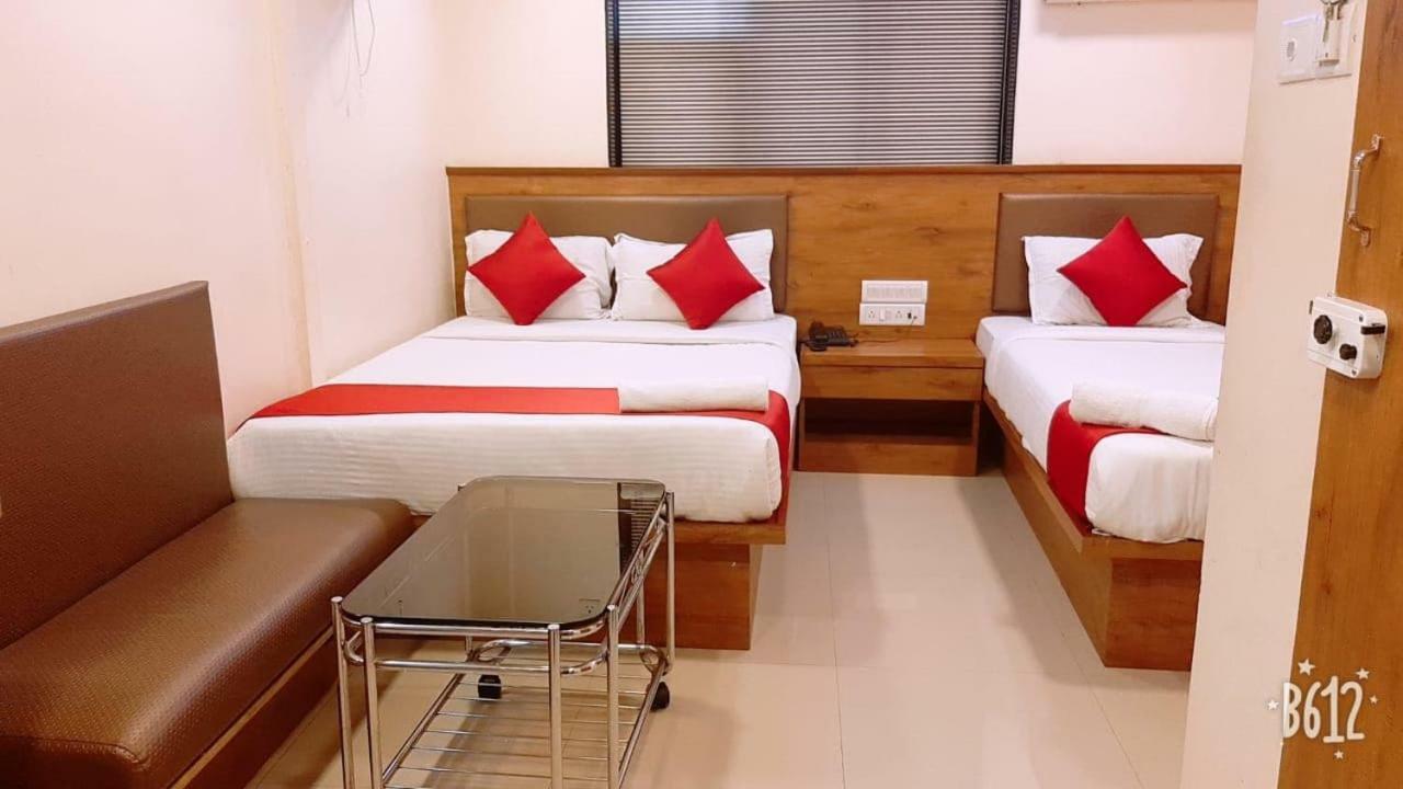 Deluxe Triple Room,945510736:JPEG