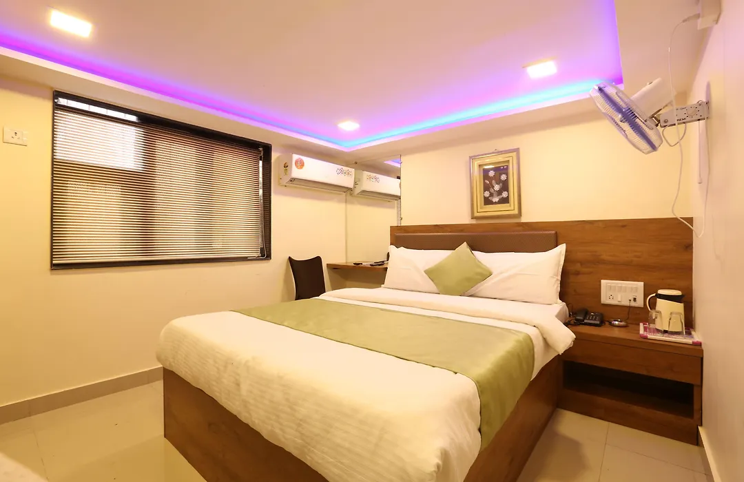 Hotel Happyland-1