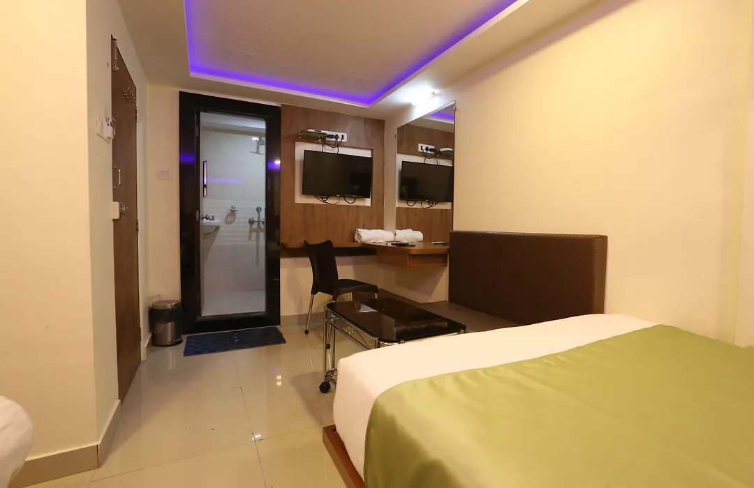 Hotel Happyland-1