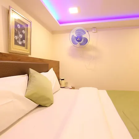 Hotel Happyland-2