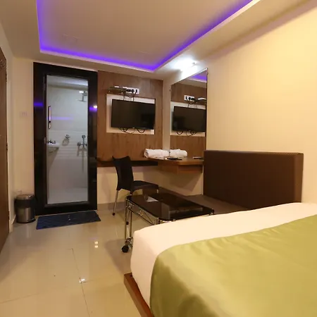 Hotel Happyland-3